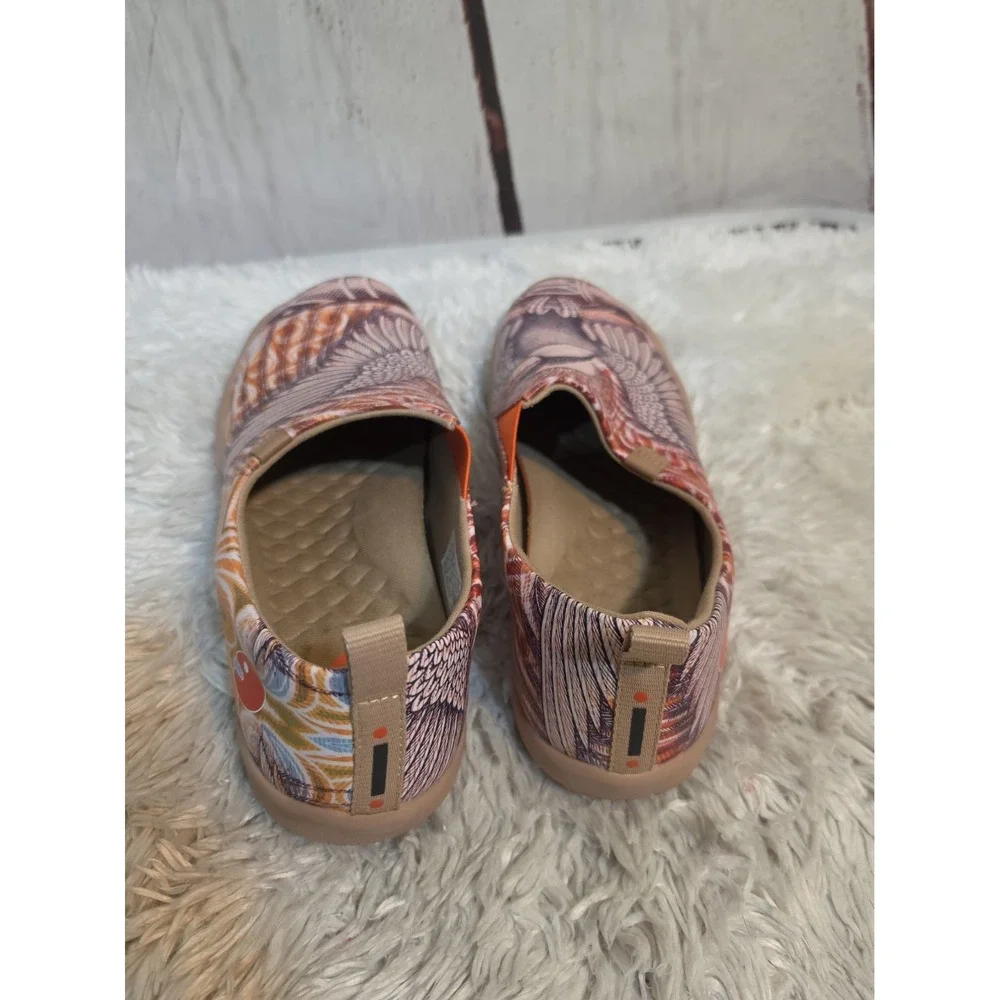 UIN slip sneakers